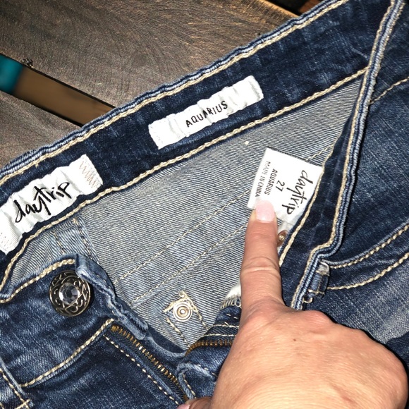 Sz 27 cropped Aquarius - Picture 2 of 2